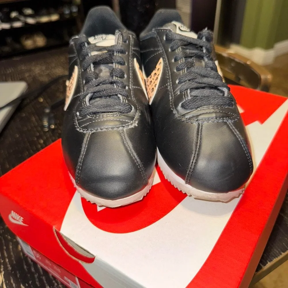 Nike Black and Leopard Print Sneakers - Picture 5 of 8